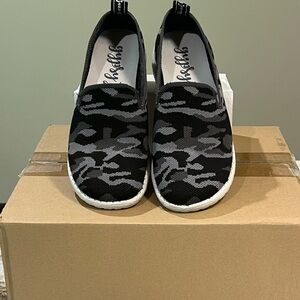 Gypsy Jazz gray camouflage slip-on sneakers. Excellent used condition.